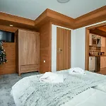 Pod Tatrzanskim Niebem * Zakopane