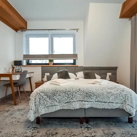 Pod Tatrzanskim Niebem Zakopane