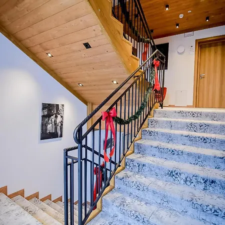 Pod Tatrzanskim Niebem Zakopane